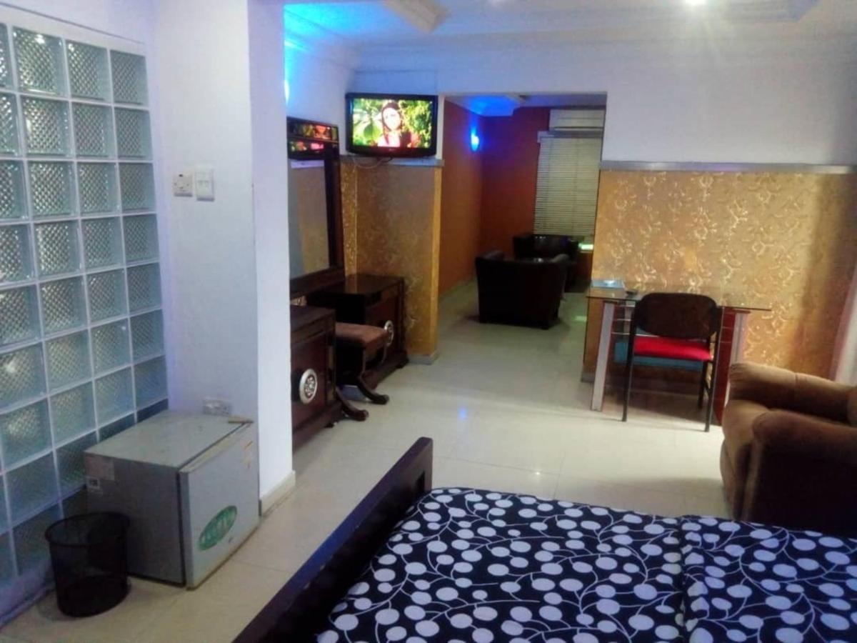 Theodawn Hotels @ Suite 29 Ikeja Extérieur photo