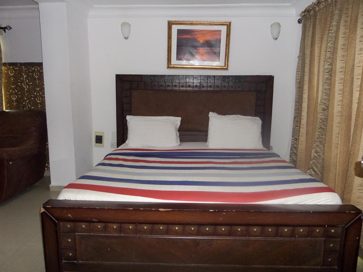 Theodawn Hotels @ Suite 29 Ikeja Extérieur photo