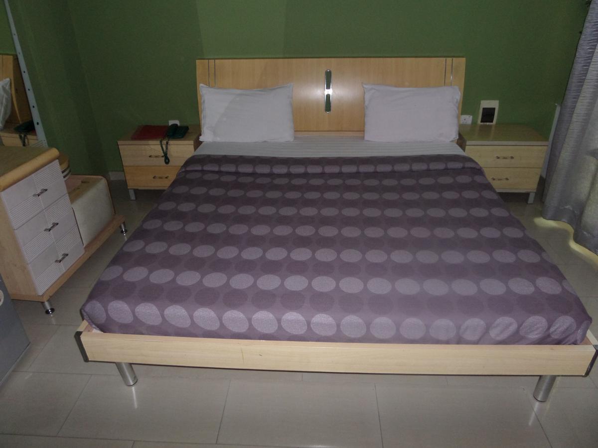 Theodawn Hotels @ Suite 29 Ikeja Extérieur photo