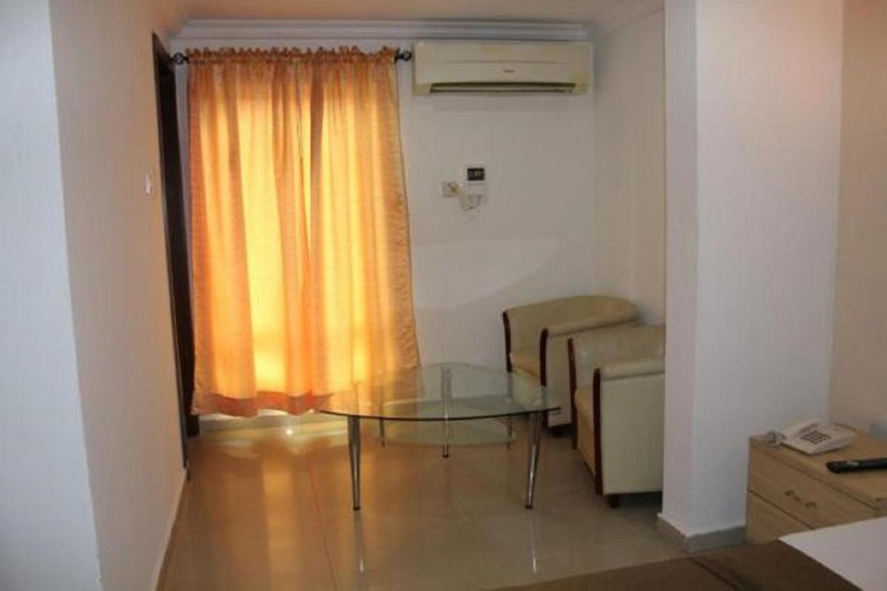 Theodawn Hotels @ Suite 29 Ikeja Extérieur photo