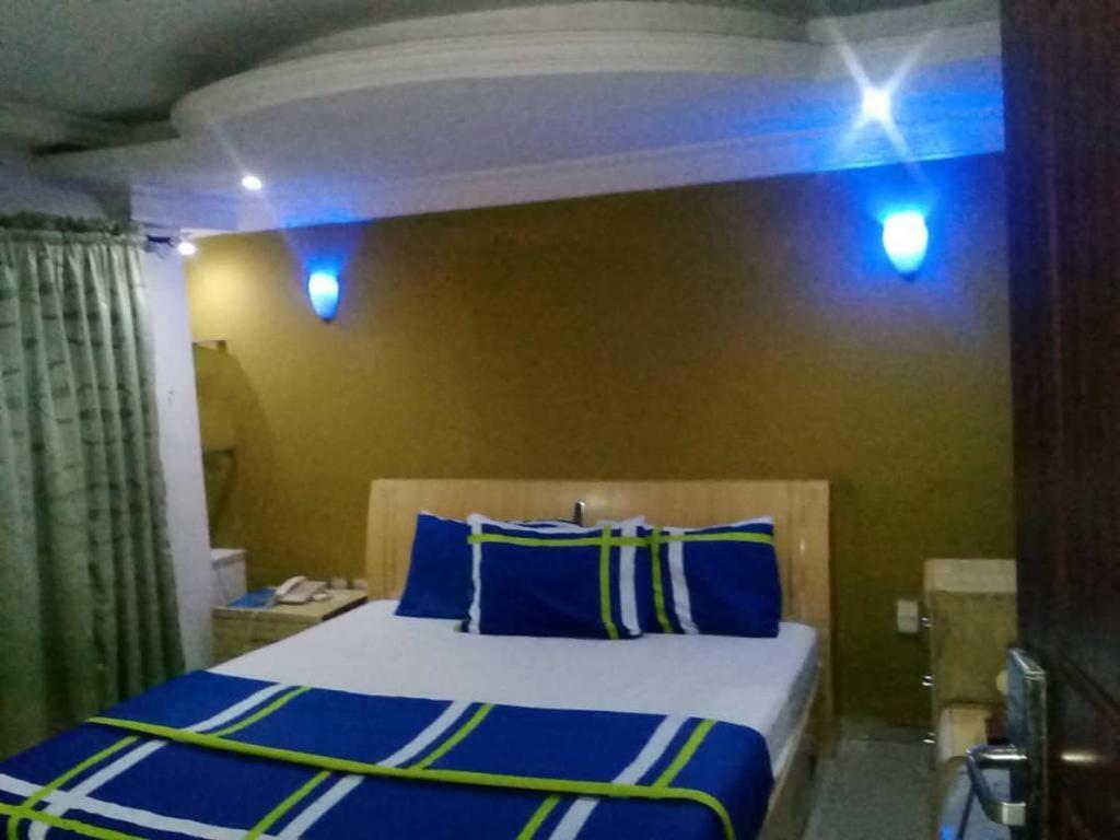 Theodawn Hotels @ Suite 29 Ikeja Extérieur photo